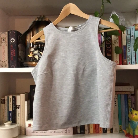 Lululemon minimal tank in heathered power Grey - Picture 7 of 9